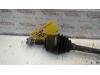 Gebruikte Aandrijfas links-voor Opel Corsa O111024