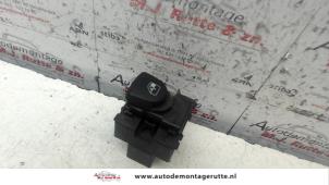 O107611 Gebruikte raam schakelaar elektrisch Lancia Y(Psilon)