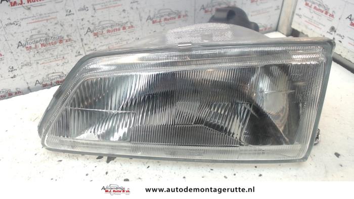 Gebruikte Koplamp links Peugeot 106 O72715
