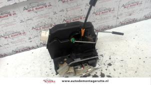 O83445 Gebruikte slotmechaniek portier 4deurs links-achter Rover 75