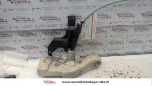O82459 Gebruikte slotmechaniek portier 2deurs links Lancia Y(Psilon)