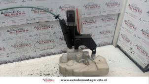 O82698 Gebruikte slotmechaniek portier 2deurs rechts Lancia Y(Psilon)