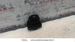 O107606 Gebruikte ruit schakelaar elektrisch Lancia Musa