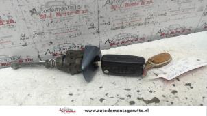 O81648 Gebruikte portierslot cilinder links Peugeot 407