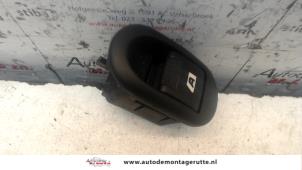 O107787 Gebruikte schakelaar elektrisch raam Citroen C2