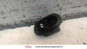 O107758 Gebruikte ruit schakelaar elektrisch Citroen C3