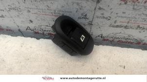 O107759 Gebruikte ruit schakelaar elektrisch Citroen C3