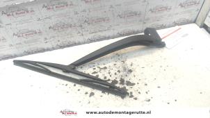 O97711 Gebruikte ruitenwisserarm achter Mitsubishi Colt