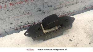 O108039 Gebruikte schakelaar elektrisch raam Mitsubishi Colt