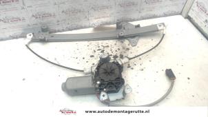 O79246 Gebruikte ruitmechaniek 4deurs rechts-voor Nissan Primera