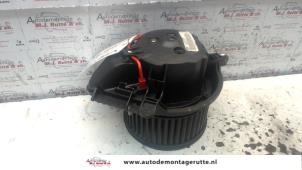O130228 Gebruikte chaufage ventilatiemotor Peugeot 106