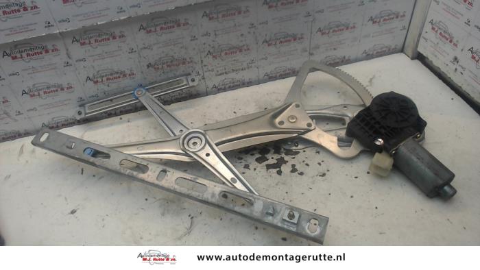 Gebruikte Ruitmechaniek 2Deurs rechts-voor Mercedes CLK O78601