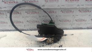O82568 Gebruikte slotmechaniek portier 2deurs links Seat Arosa