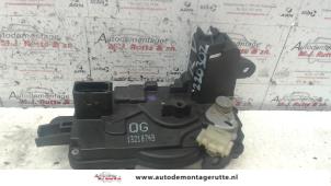 O83568 Gebruikte slotmechaniek portier 4deurs rechts-voor Opel Zafira