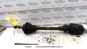 O111238 Gebruikte aandrijfas links-voor Peugeot 206