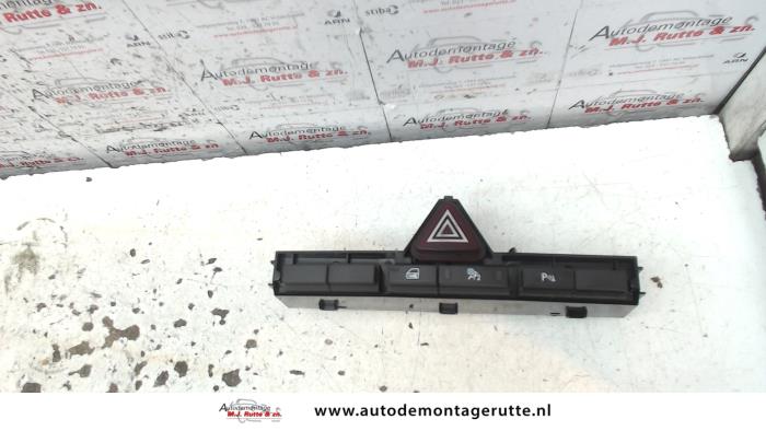 Gebruikte Schakelaar Paniekverlichting Opel Corsa O104102