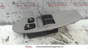 O108973 Gebruikte combischakelaar ramen Nissan Almera Tino
