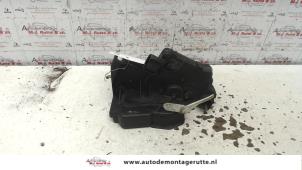 O82817 Gebruikte slotmechaniek portier 4deurs links-voor BMW 3-Serie