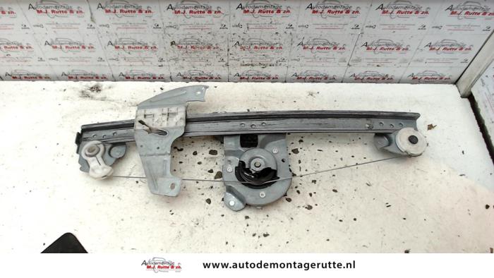 Ruitmechaniek 4Deurs rechts-voor van een Toyota Aygo (B10) 1.0 12V VVT-i 2007