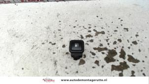 O98694 Gebruikte schakelaar tankklep Volkswagen Golf