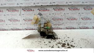 O92033 Gebruikte slotmechaniek achterklep Toyota Yaris Verso