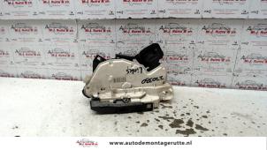 O82397 Gebruikte portierslot mechaniek 2deurs links Volkswagen Polo