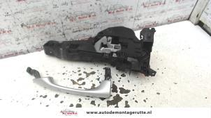 O80061 Gebruikte portiergreep 4deurs links-voor Mercedes B-Klasse