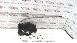 O82820 Gebruikte slotmechaniek portier 4deurs links-voor BMW 3-Serie