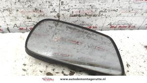 Gebruikte Spiegelglas links Toyota Yaris (P1) 1.0 16V VVT-i Prijs op aanvraag aangeboden door Autodemontage M.J. Rutte B.V.