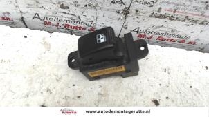 O107664 Gebruikte schakelaar elektrisch raam Kia Rio
