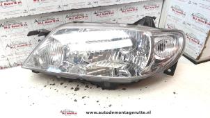 O72304 Gebruikte linker koplamp Mazda 323F