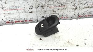 O107877 Gebruikte ruit schakelaar elektrisch Peugeot 1007