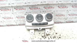 O100338 Gebruikte chaufage bedieningspaneel Mazda 5.