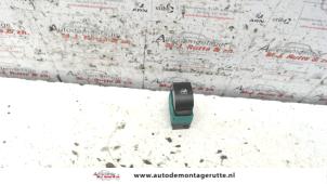 O107416 Gebruikte schakelaar elektrisch raam Fiat Doblo