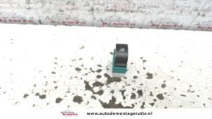 O107417 Gebruikte schakelaar elektrisch raam Fiat Doblo
