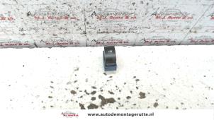 O107418 Gebruikte schakelaar elektrisch raam Fiat Doblo