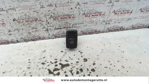 O107182 Gebruikte schakelaar elektrisch raam Mercedes B-Klasse