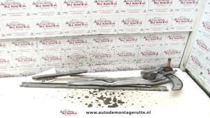 O77827 Gebruikte ruitmechaniek 2deurs links-voor Honda Logo