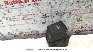 Gebruikte Schakelaar Elektrisch Raam Seat Alhambra (7V8/9) 2.0 Prijs op aanvraag aangeboden door Autodemontage M.J. Rutte B.V.