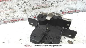 O91885 Gebruikte slotmechaniek achterklep Renault Scenic