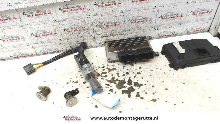 Gebruikte Kontaktslot + computer Renault Twingo O113876