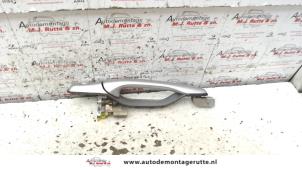 O80411 Gebruikte deurgreep 4deurs links-voor Mitsubishi Grandis