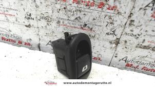 O107796 Gebruikte schakelaar elektrisch raam Citroen C2