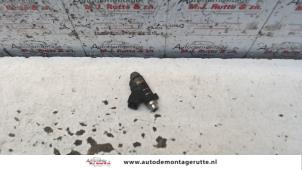 O121569 Gebruikte injector (benzine injectie) Citroen C2