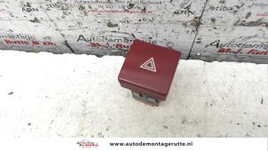 O104423 Gebruikte paniekverlichtings schakelaar Citroen Berlingo