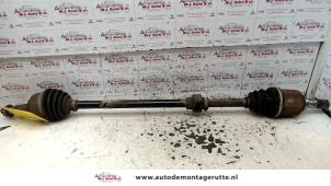 O111657 Gebruikte cardanas rechts-voor (vwa) Nissan Micra