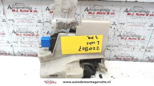 O82393 Gebruikte portierslot mechaniek 2deurs links Volkswagen Polo