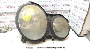 O73337 Gebruikte rechter koplamp Mercedes E-Klasse