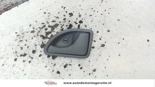 O80803 Gebruikte portiergreep 2deurs rechts Renault Twingo