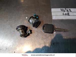 O134171 Gebruikte portierslot cilinder rechts Suzuki Ignis